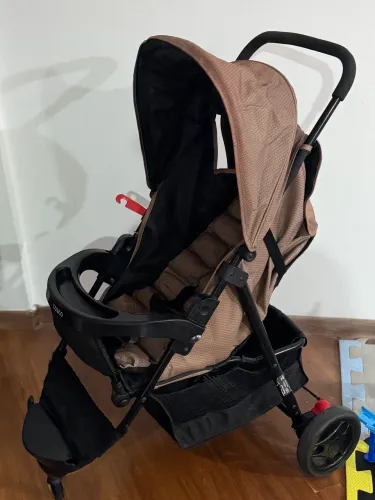 Carrinho de passeio bebê novo
