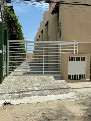 Casa duplex em condomínio fechado na Cidade 2000