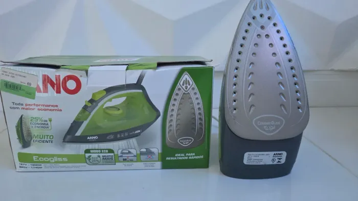 Ferro de Passar Roupas Arno Verde