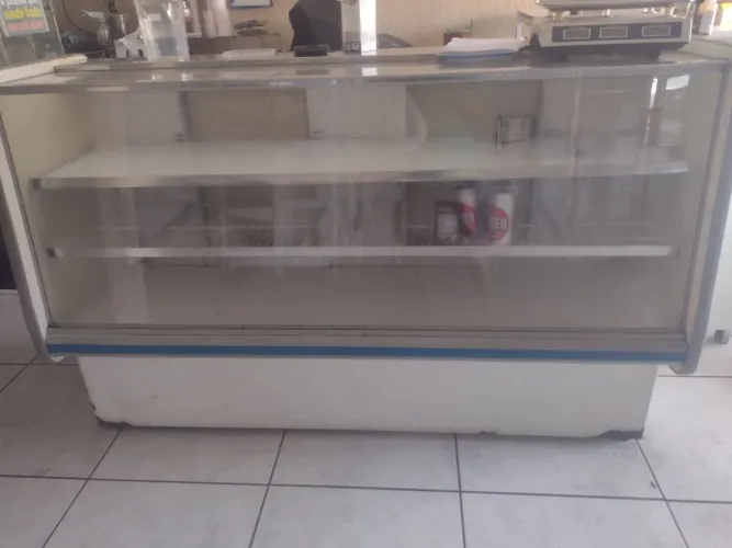 Freezer espositor balcão. Aceito cartões.