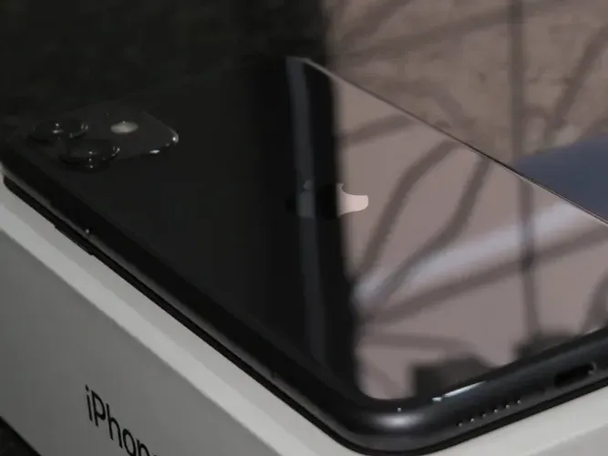 Apple iPhone 11 (128 Gb) - Preto (Usado)