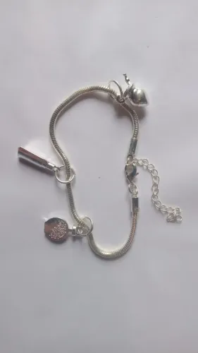 Pulseira o Boticário antiga com pingentes icônicos