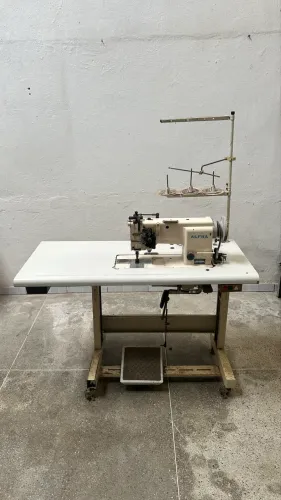 Máquina de costura dupla com desligamento