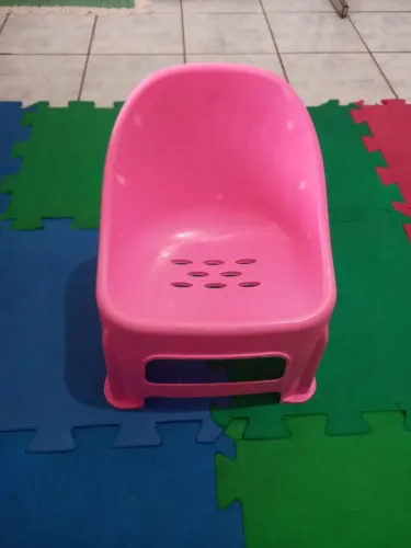 Cadeira infantil de plástico 
