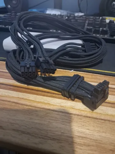 Cabo 3x8 Pin GPU pra 12VHPWR sleevado vertical Corsair