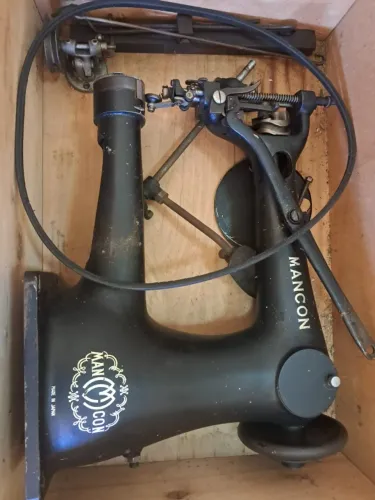 Maquina de pesponto antiga. marca Mancon - Raridade Colecionador