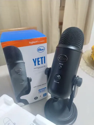  Microfone USB Blue Yeti (Blackout)