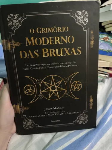 Livro o grimório moderno das bruxas