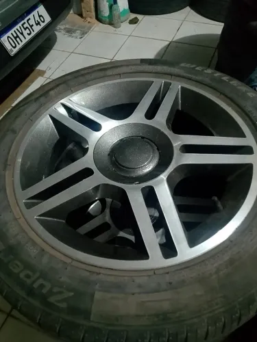Vendo 4 rodão 16 com pneus de 5 furos da linha Volkswagen