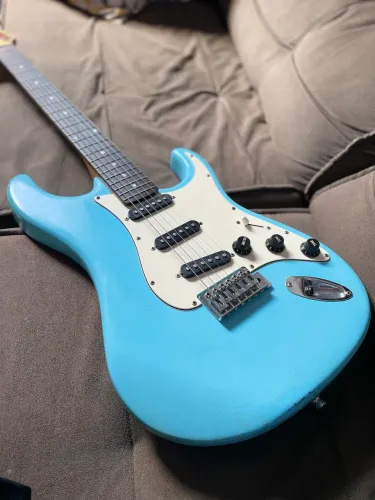 GUITARRA TAGIMA STRATOCASTER 
