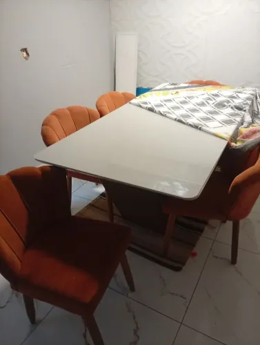 Mesa grande de vidro com 06 cadeiras petolas