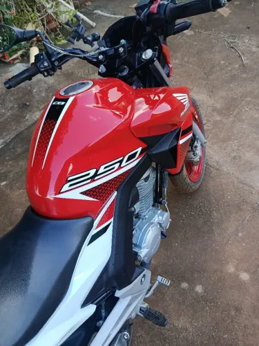 Twister 2022 semi nova