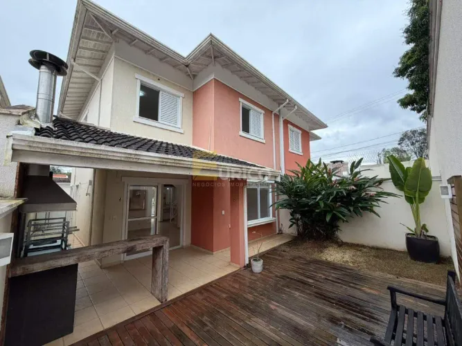 Casa em Condomínio Vila Di Capri, Vinhedo 3 suítes, 3 vagas, varanda gourmet e ótima infr