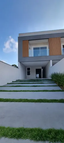 Sobrado para venda possui 143 metros quadrados com 3 quartos em Floresta - Joinville - SC