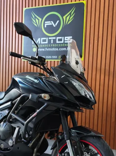 KAWASAKI VERSYS 650 PRETA 2016 - IMPECÁVEL 