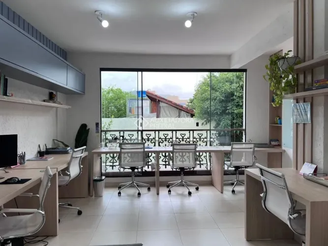 Auxiliadora Predial aluga, sala comercial, composta por 30m2 , situada no bairro Rio Tavar