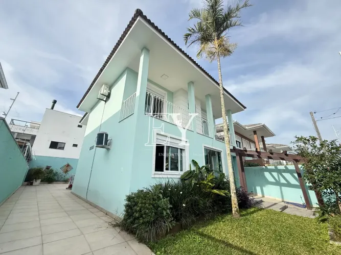 Casa Individual Financiável com 4 Dormitórios no Campeche - Florianopolis/SC