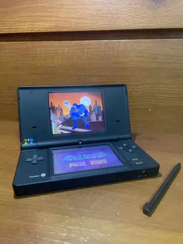Nintendo DSi Preto + R4 com Jogos