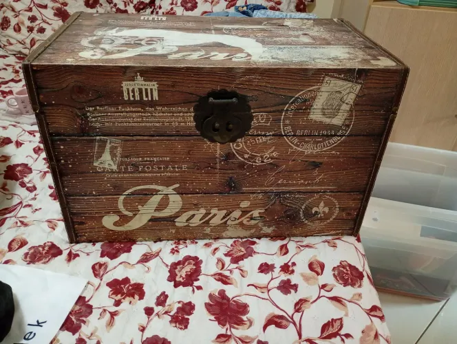 Baú vintage de madeira semi novo