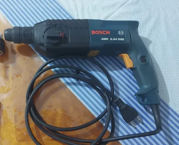 Martelete Rompedor Perfurador (Furadeira) Profissional BOSCH GBH 2-24 DSE
