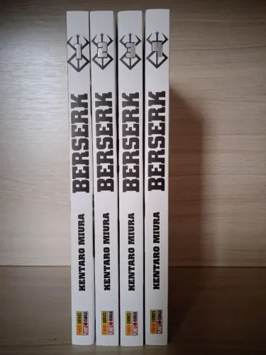 Berserk edição de luxo volumes 1-4 em excelente estado
