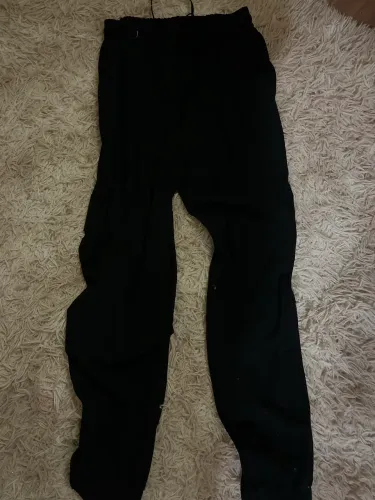 calça preta SCALA