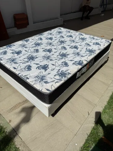 Cama casal com colchão