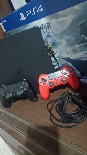 Sony Playstation 4 Slim 1 Tb - 2 Controles originais valor 1.400<br><br>Controles E 3 Jogos