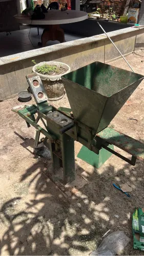 Máquina de bloco ecológico