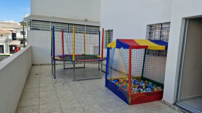 Camas elásticas e piscinas de bolinhas locação a partir de $