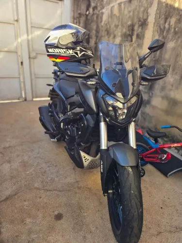 Moto bajaj Dominar 400 2025