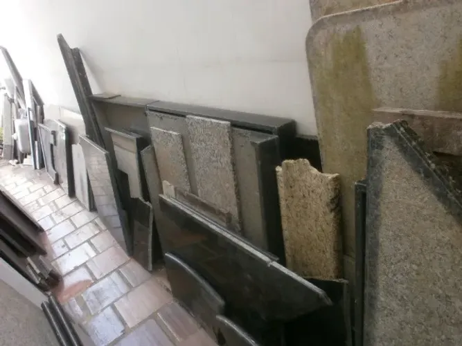 retalhos de granitos - variados - soleiras-tampos-etc-vendido por metro quadrado-cotar