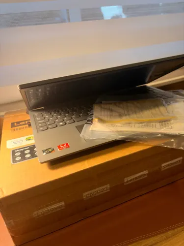 Notebook Lenovo Ryzen 7, Vega 10, 12GB RAM