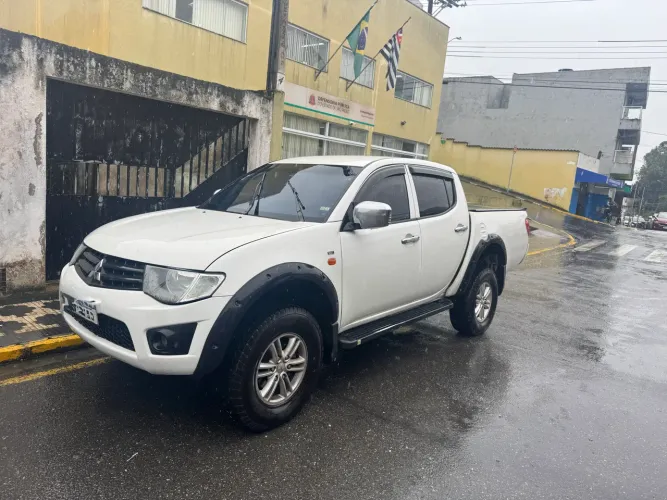 Mitsubishi L200 Triton GL 3.2 CD TB Int. Dies. Mec. 2015