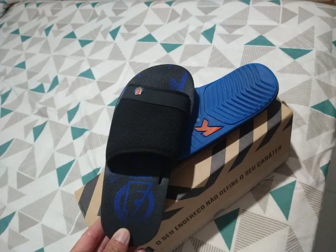 Vendo um chinelo Kenner..