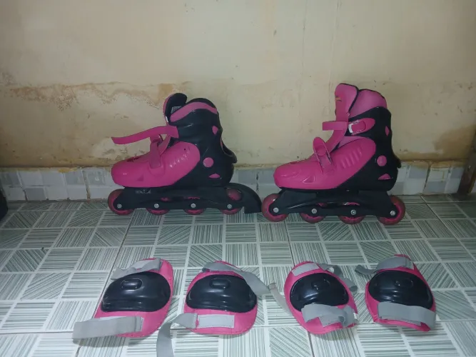 Patins semi novo