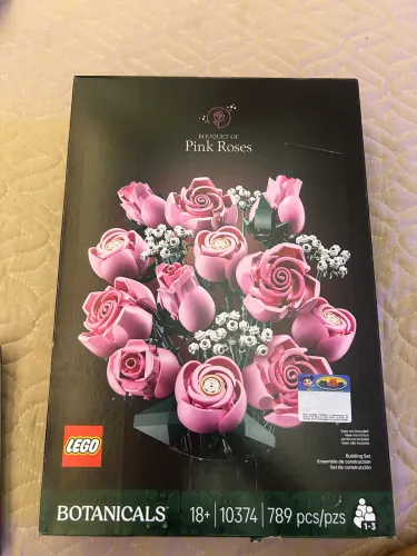 LEGO Botanicals Buquê de Rosas 10374; kit de construção com 12 rosas e 4 ramos