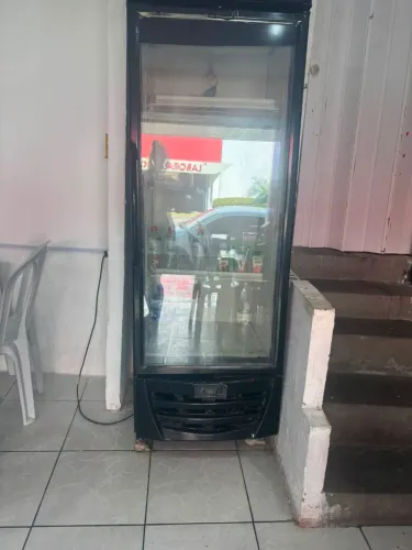 Vende-se freezer vertical expositor em ótimo estado 