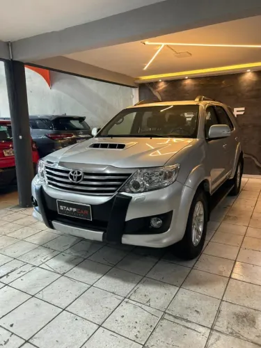 Toyota Hilux SW4 SRV D4-d 4X4 3.0 TDI Dies. AUT 2013