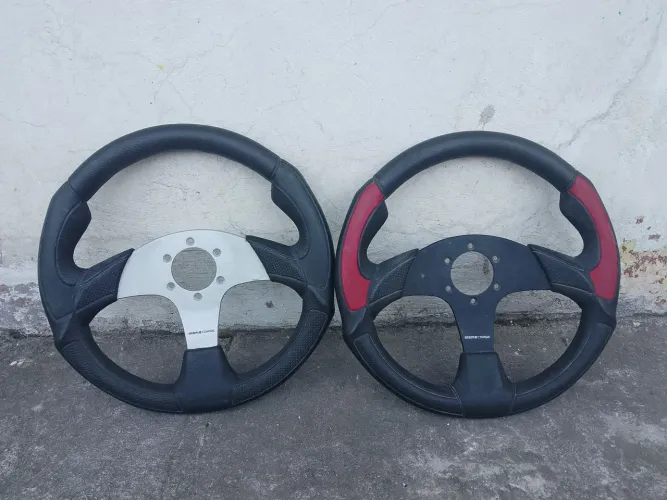 Volante momo novo 150 só tem o preto
