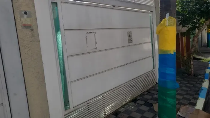 Portão Basculante em Aço Galvanizado Usado Excelente condições 2 unidades