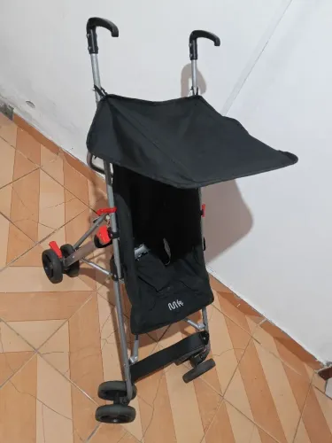 Carrinho de bebe guarda chuva 