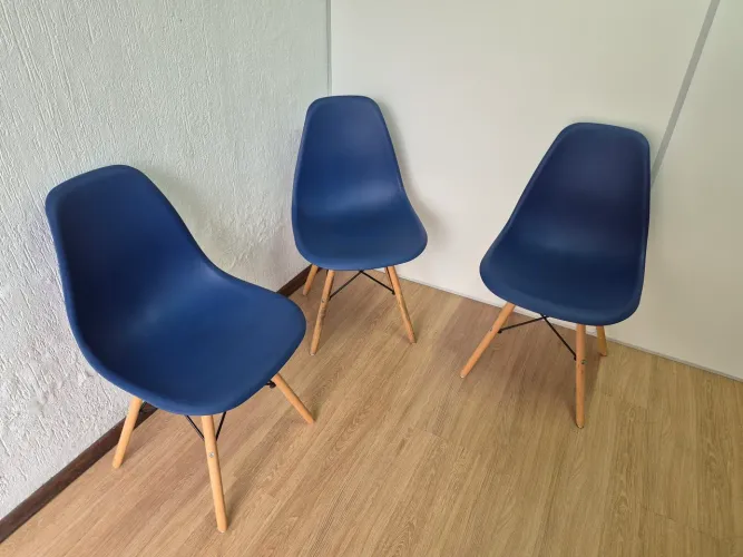 Jogo de 3 Cadeiras Charles Eames Eiffel Azul Marinho - Pés de Madeira