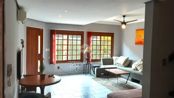 Casa a venda com 03 quartos ,com 03 vagas -Ipanema -Porto Alegre