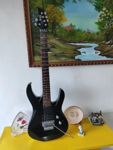 Guitarra Tagima Kiko Loureiro