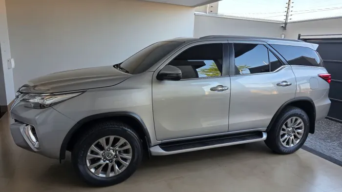 Toyota Hilux SW4 SRX 4X4 2.8 TDI 16V Dies. Aut. 2020