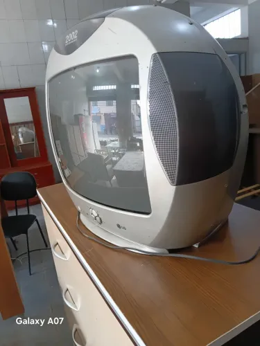 Televisão formato de bola