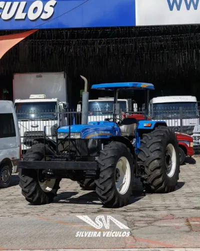 Trator New Holland 7630 - Ano: 2023 - Muito Conservado