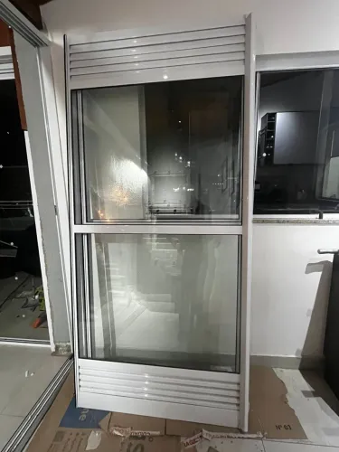 Porta balcão 3 folhas 2,98 metros por 2,18 ótimo estado 
