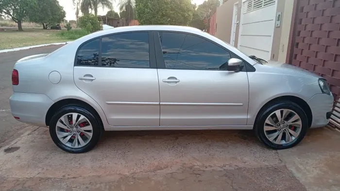 Volkswagen Polo Sedan 1.6 MI Total Flex 8V 4P 2014